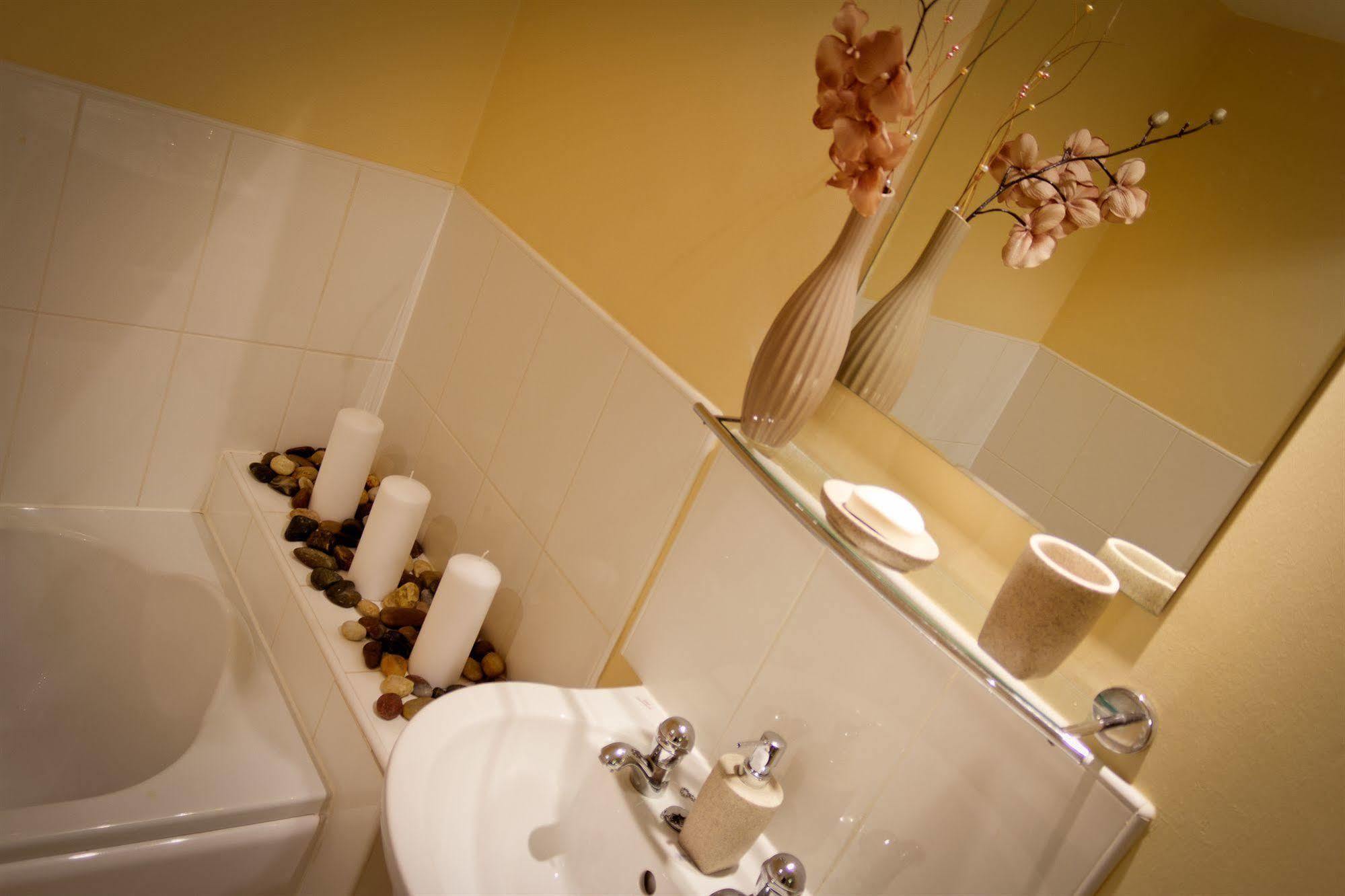 The Lindley Suite - Simple2Let Serviced Apartments Huddersfield Extérieur photo